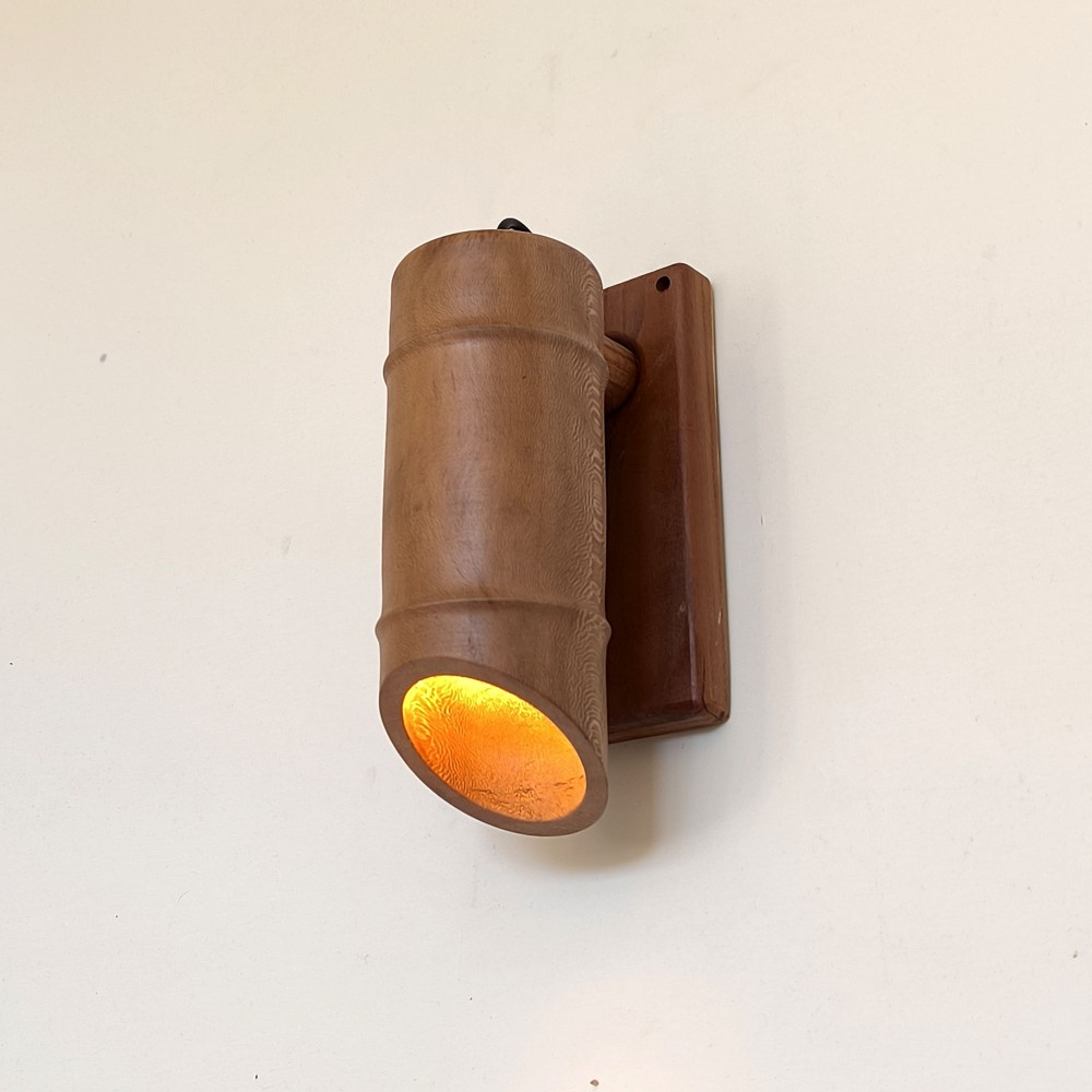 Beam Ahşap Aplik – Hasan Sezen Koleksiyonundan Sanatsal Duvar Aydınlatması